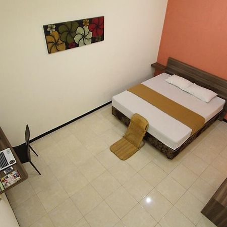 Guest House Rumah Wahidin Syariah Проболинго Екстериор снимка