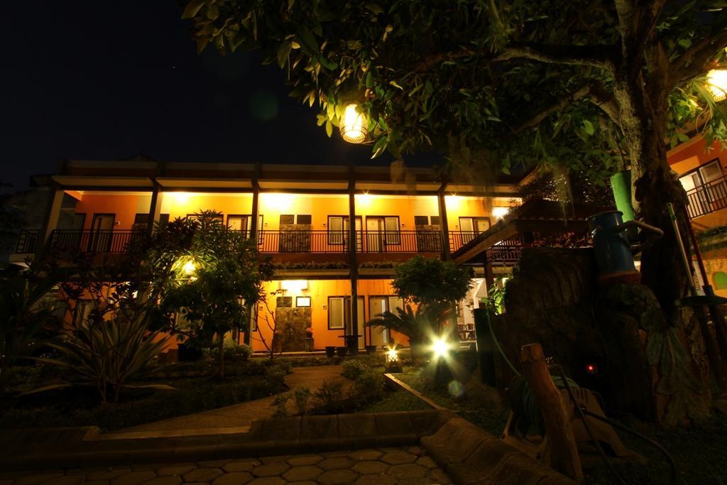 Guest House Rumah Wahidin Syariah Проболинго Екстериор снимка